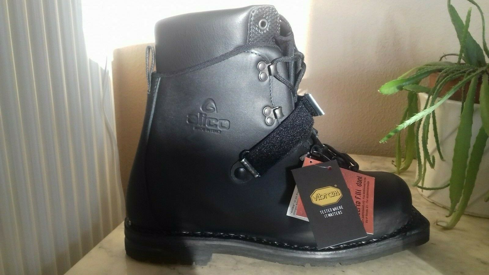 Double plastic outlet boots